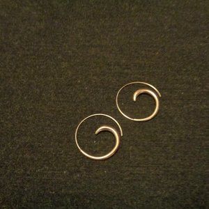 VINTAGE SILVERY SCADINAVIAN STY SWIRL EARINGS